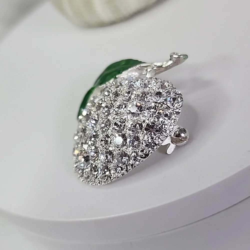 N/A beautiful brooch